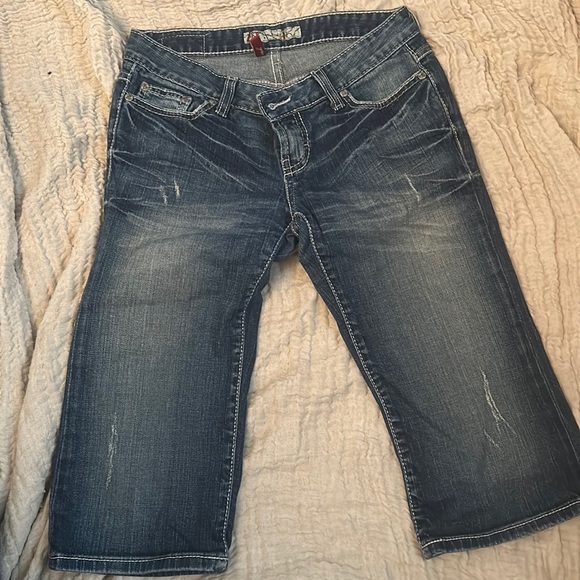 BKE short Capris - Picture 1 of 3